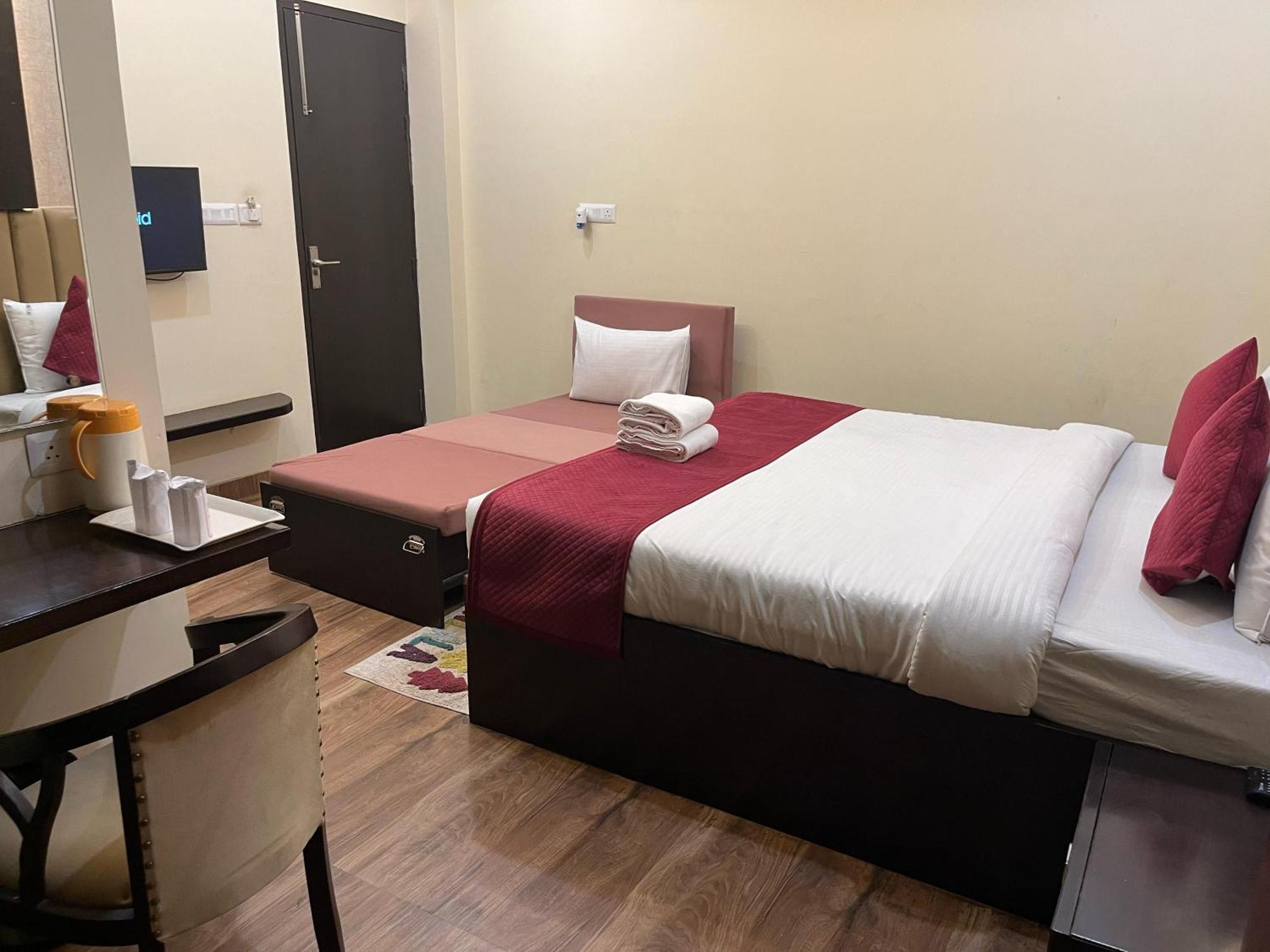 Hotel Mayur Palace Agra  Eksteriør billede